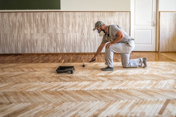 Verander de kleur van je parketvloer voor een totaal nieuwe look